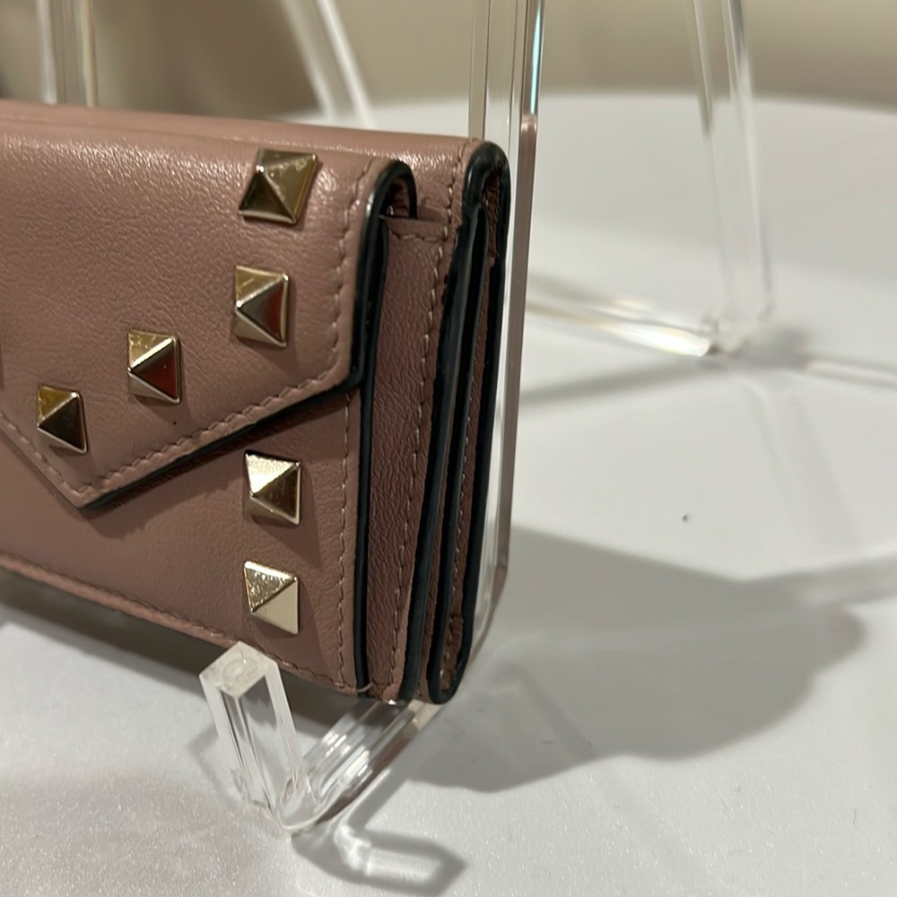 Valentino Garavani Rockstud Tan Compact Wallet EUC - Picture 4 of 15
